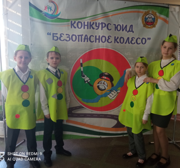 Юные инспекторы движения.